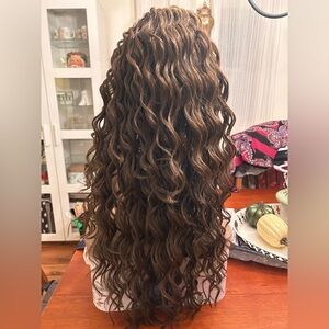 BNWT Hairuwear Curly Girlie Wig